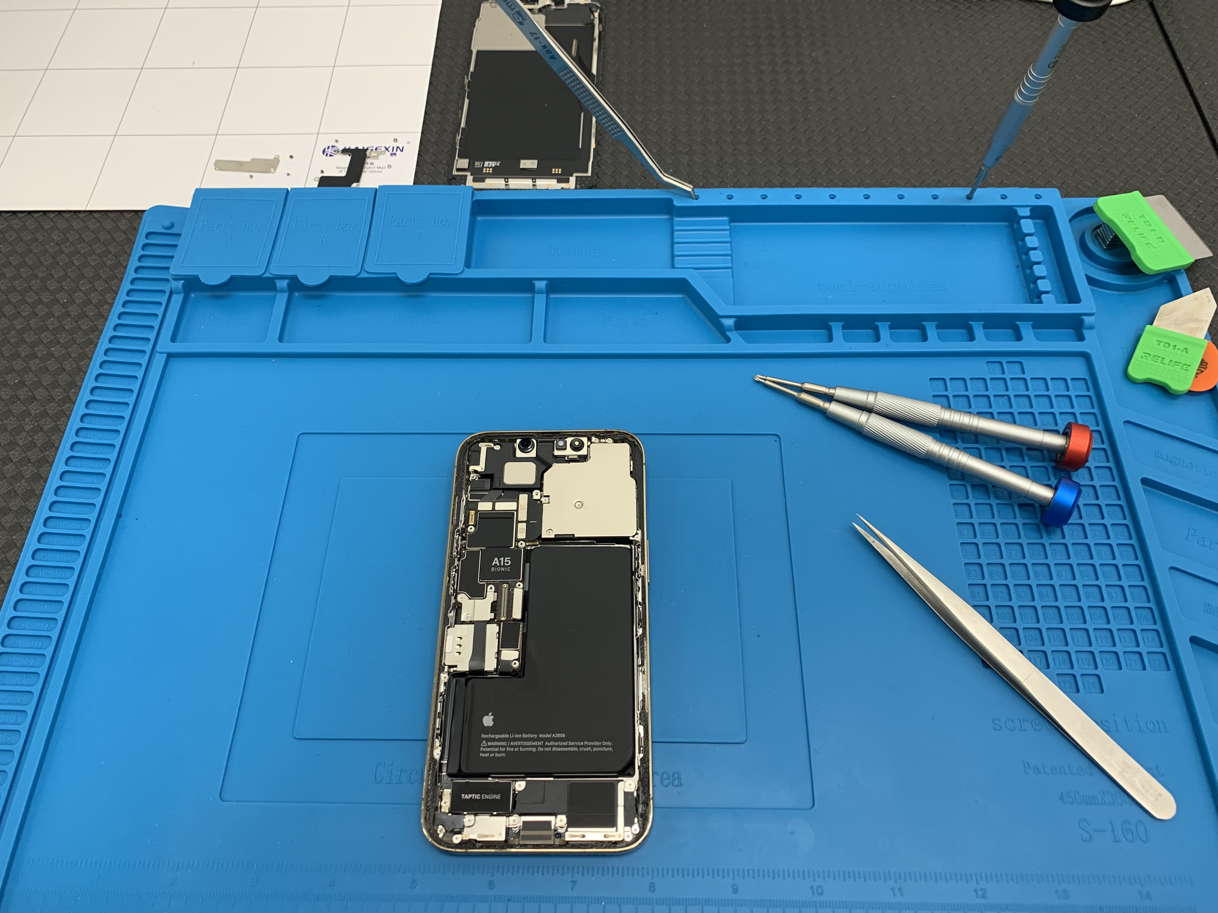 Αλλαγή υποδοχής φόρτισης σε iPhone 13 Pro