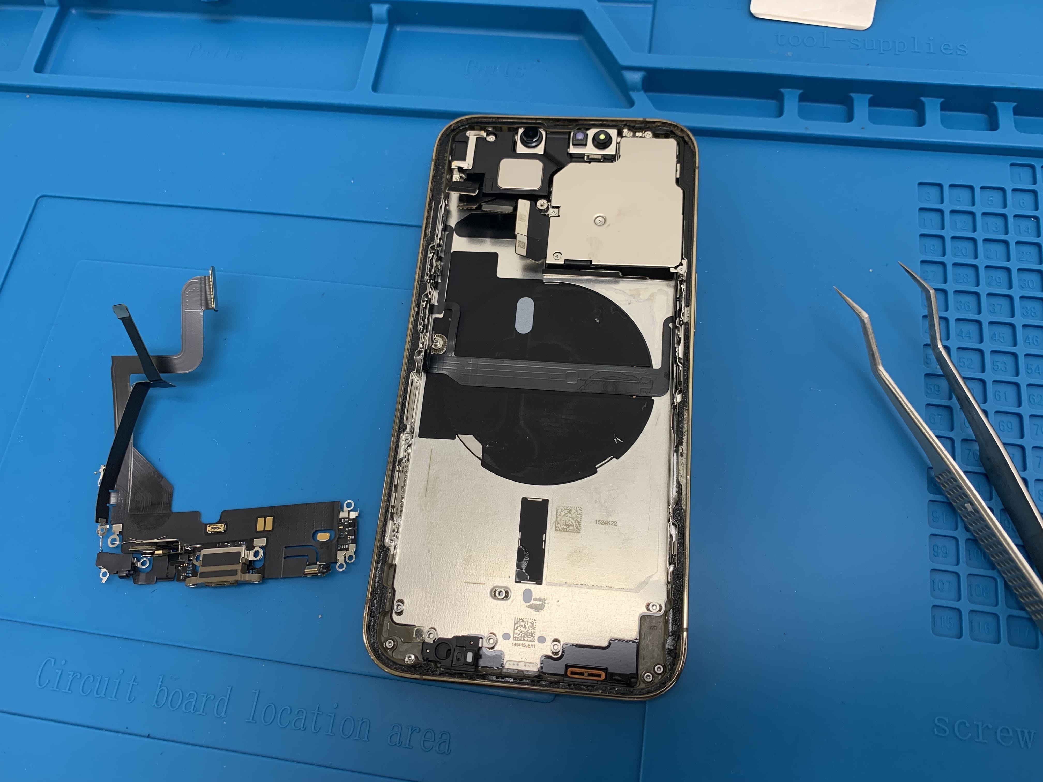 Αλλαγή υποδοχής φόρτισης σε iPhone 13 Pro