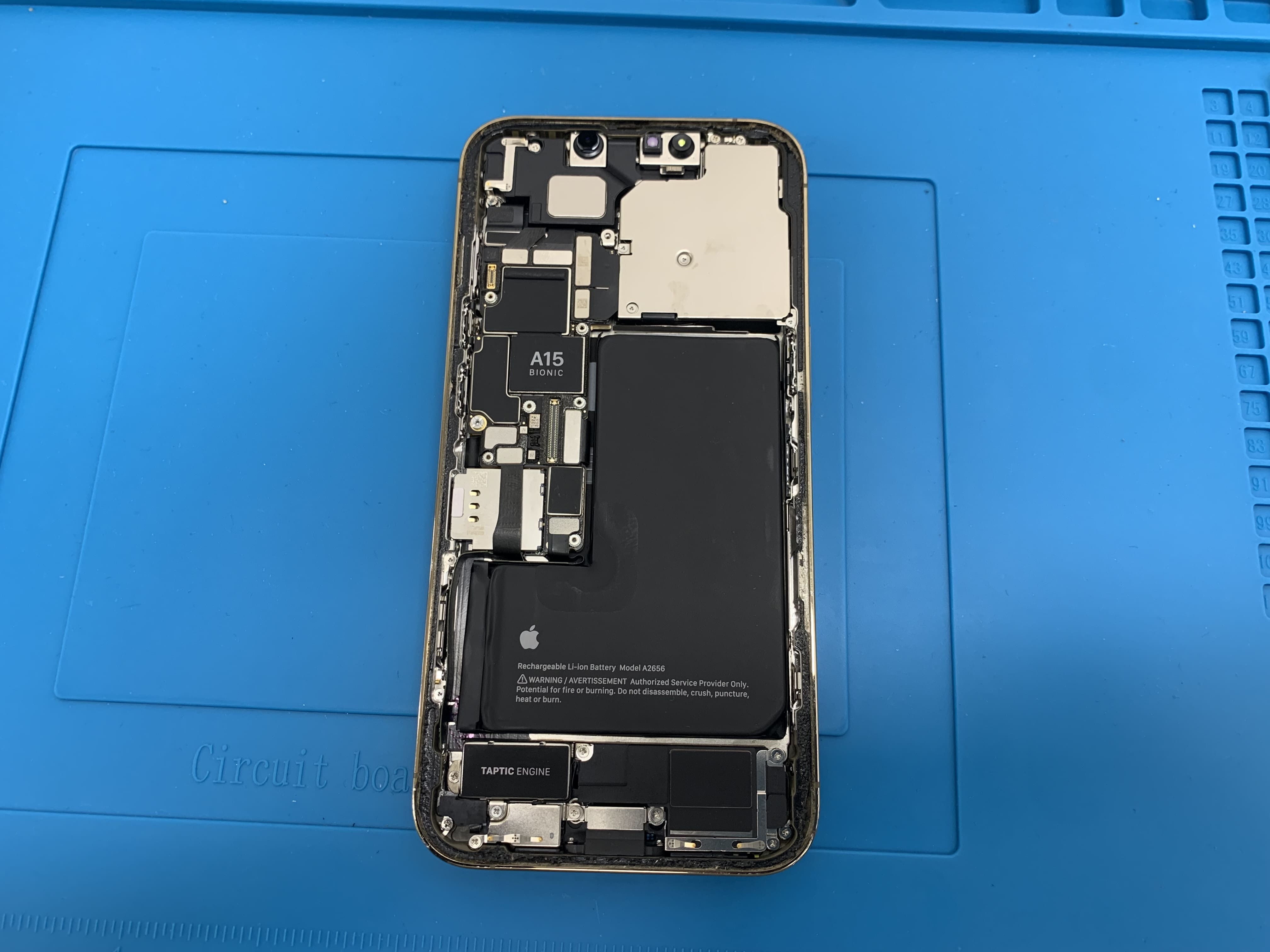 Αλλαγή υποδοχής φόρτισης σε iPhone 13 Pro